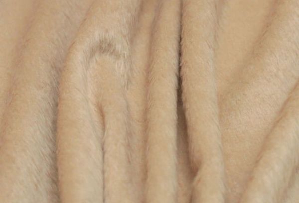 Как выбрать пальтовую ткань — обзор видов по составу с учетом сезона