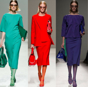С чем носить цветные колготки женщинам разного возраста: выбор одежды и обуви