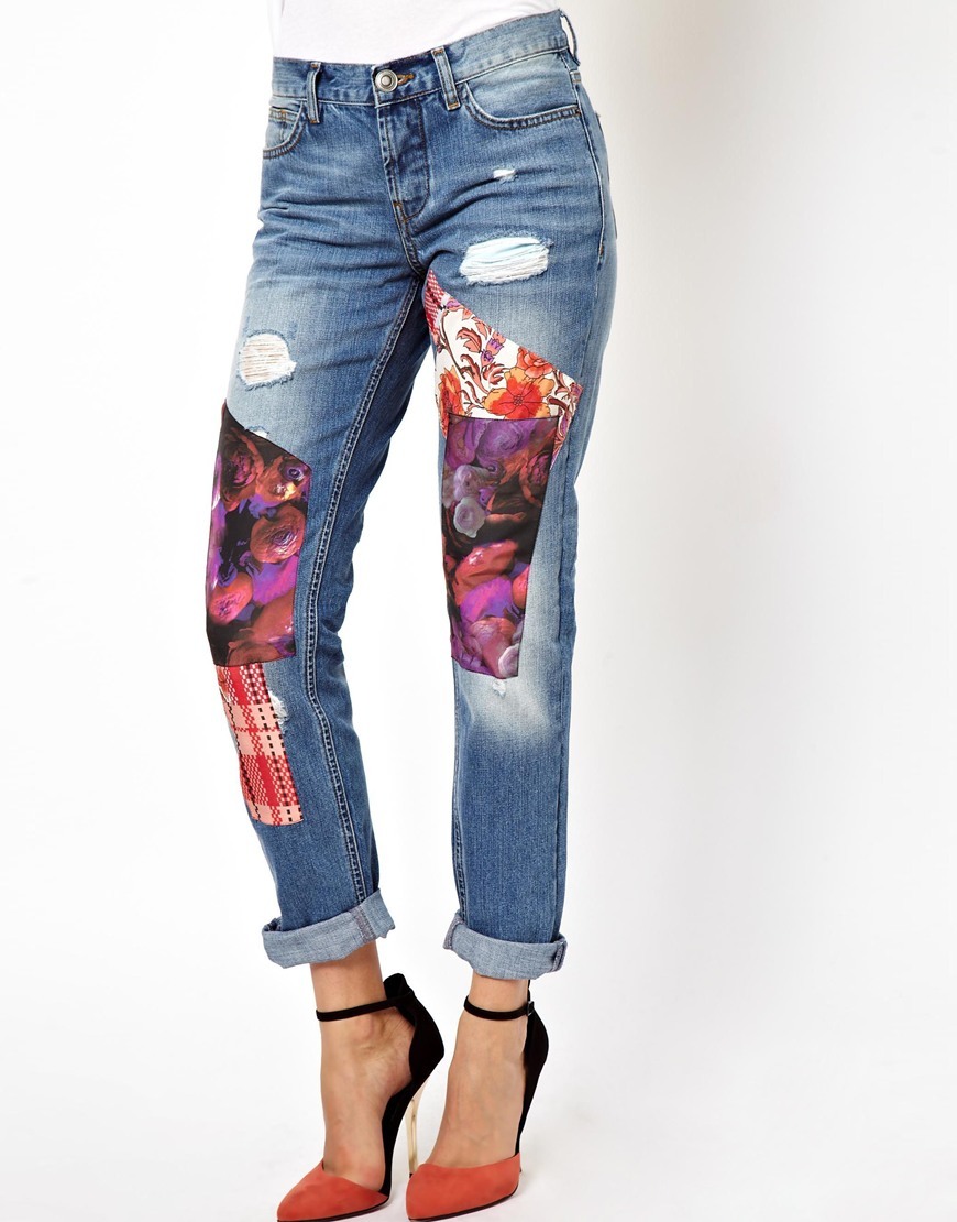 Интересные идеи заплаток на женских джинсах, вариант 24