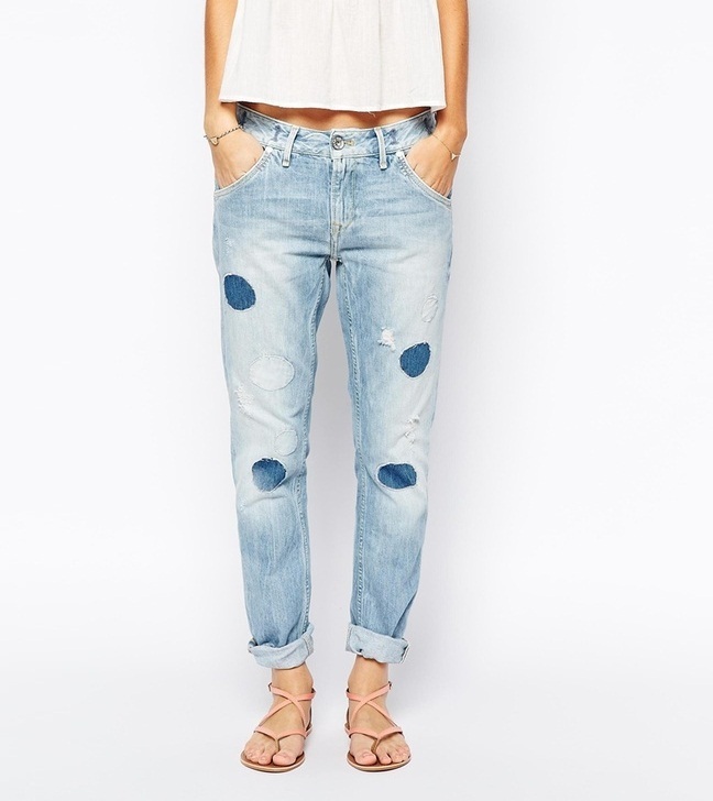 Интересные идеи заплаток на женских джинсах, вариант 25