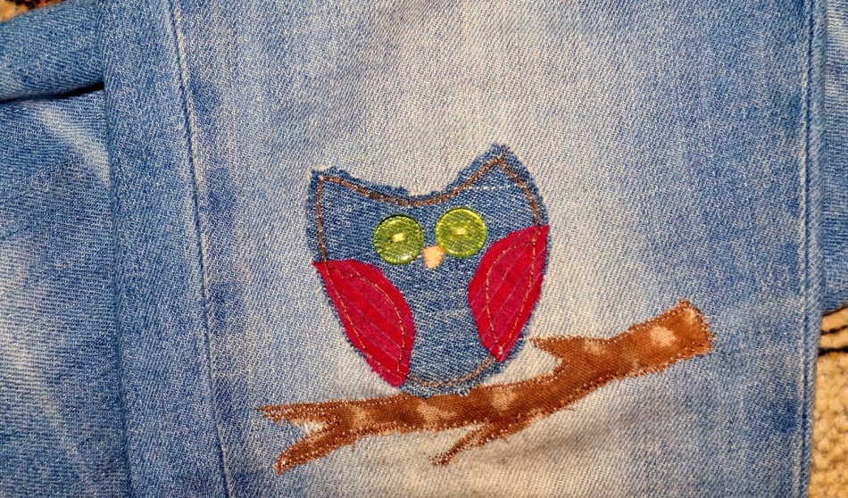 Симпатичная сова-заплатка на детских джинсах