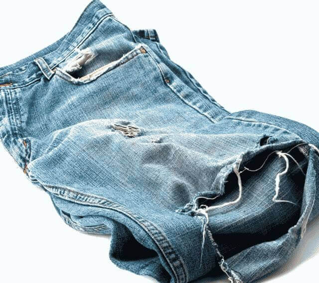 Как сделать дырки на коленях на джинсах?
