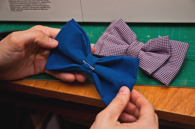 Как сделать галстук-бабочку быстро и без сложностей и как изготовить необычный аксессуар разными способами