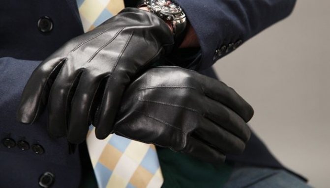 Темные перчатки