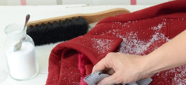 Как почистить пальто в домашних условиях: шерстяное, драповое, кожаное, кашемировое, от катышек