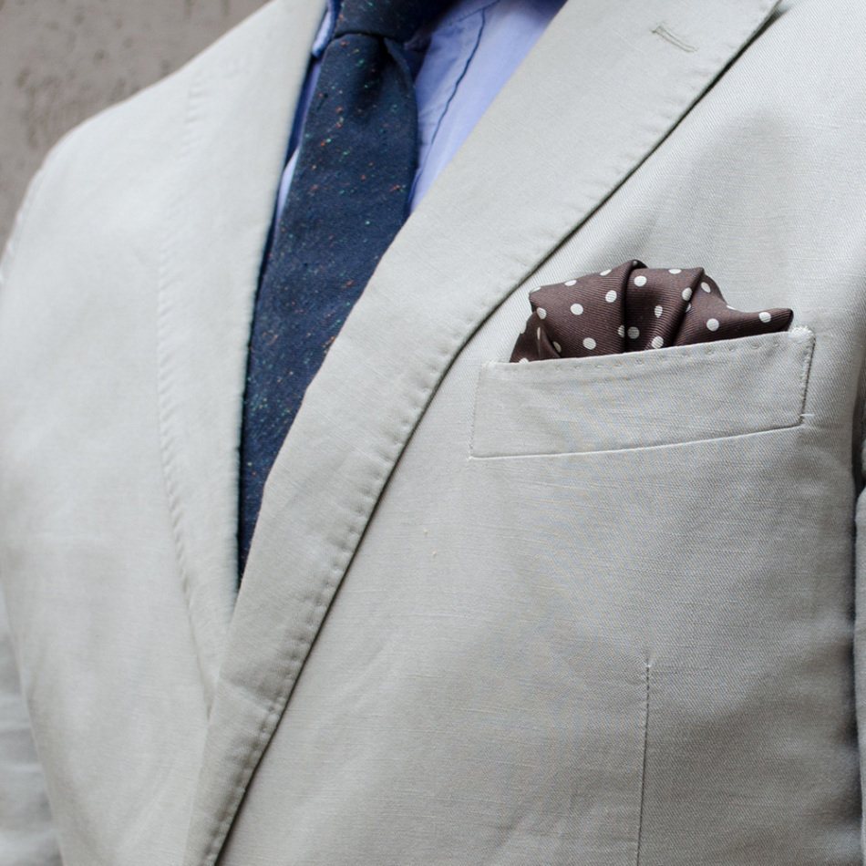 Как правильно носить платок в кармане мужского пиджака: советы