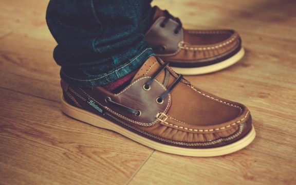 Как разносить кроссовки которые жмут: 6 способов, которые помогут!