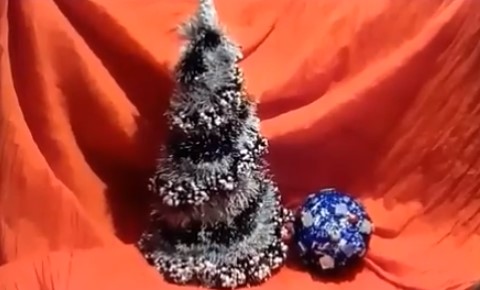 Как сделать новогоднюю елку из шишек и пластилина: пошаговая инструкция