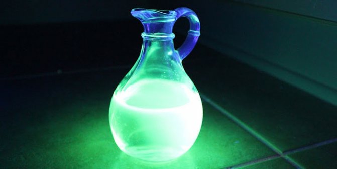 Как сделать светящуюся жидкость из подручных средств в домашних условиях