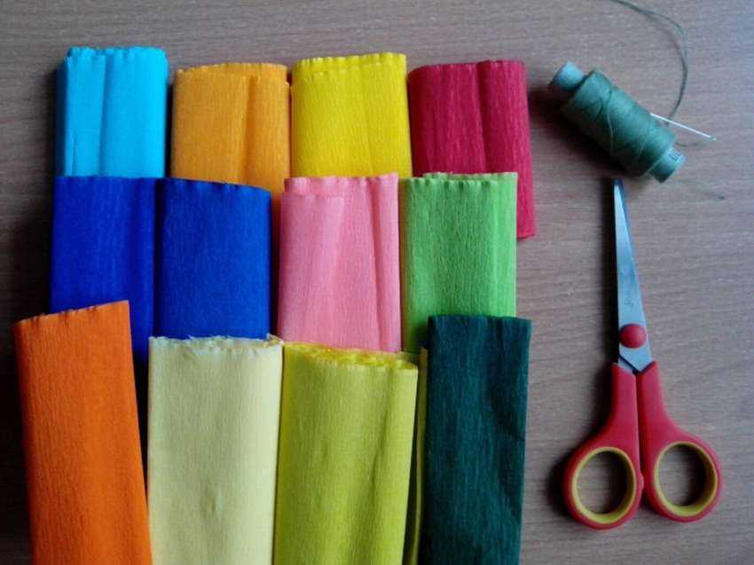 Цветы из гофрированной бумаги своими руками: как сделать пошагово, мастер-классы для начинающих