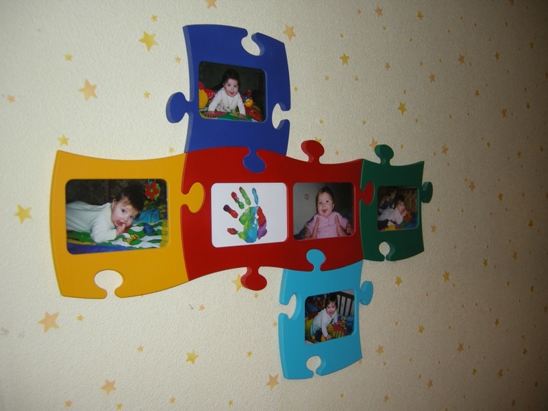 Коллаж из фоторамок в виде пазла для детских фотографий
