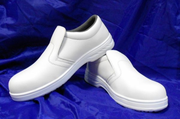 Белые мужские туфли