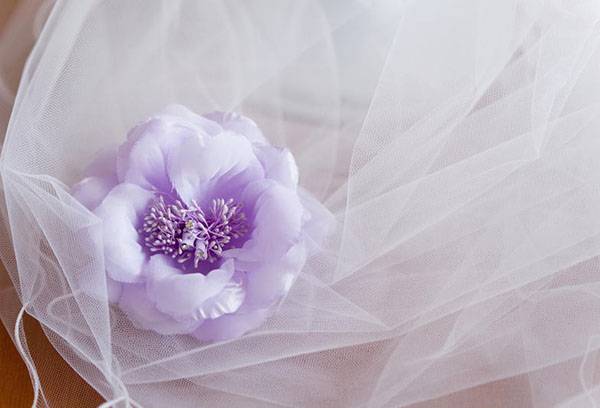 Свадебный фатин с цветком