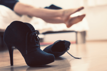 Как разносить обувь, которая жмет – применение народных методов
