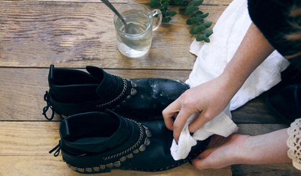 Как вывести соль с обуви: с замшевой, кожаной, из нубука и других материалов