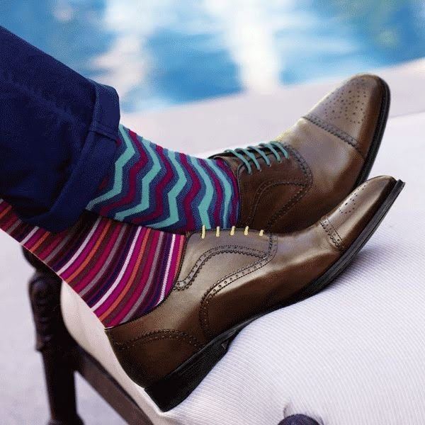яркие носки выражают мужской индивидуализм