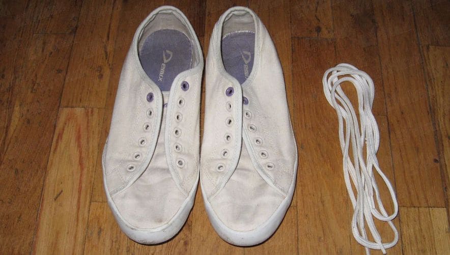 Как устранить разводы и пятна на обуви