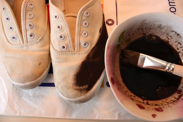 Как покрасить обувь из текстиля
