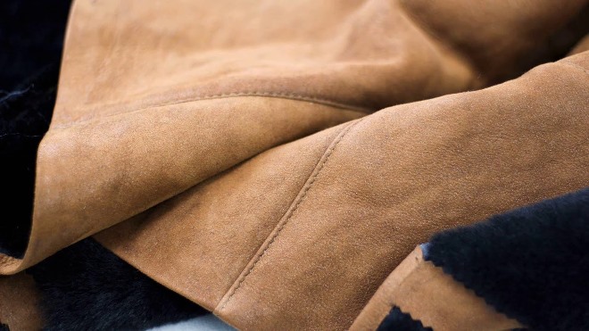 Как почистить кожаные изделия в домашних условиях