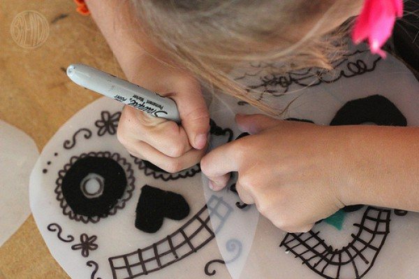 Маска для ребенка своими руками на Хэллоуин с фото и видео