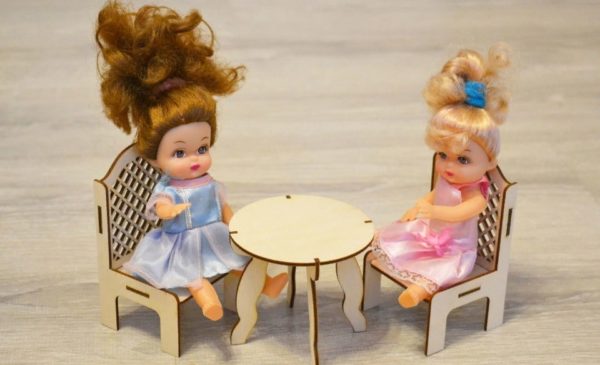 100 лучших идей: как сделать мебель для кукол на фото