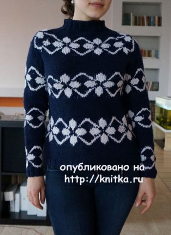 Женский свитер спицами реглан. Работа Марии