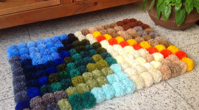  Домашний уют своими руками: мастер-классы по изготовлению разнообразных ковриков из помпонов