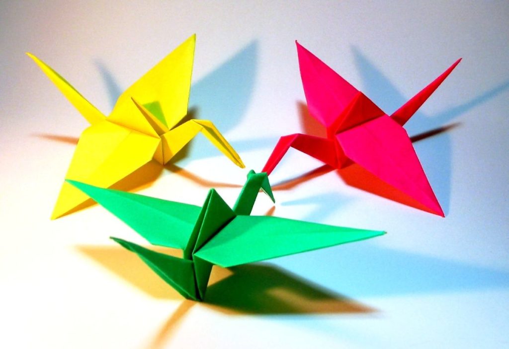 разноцветный журавлик оригами