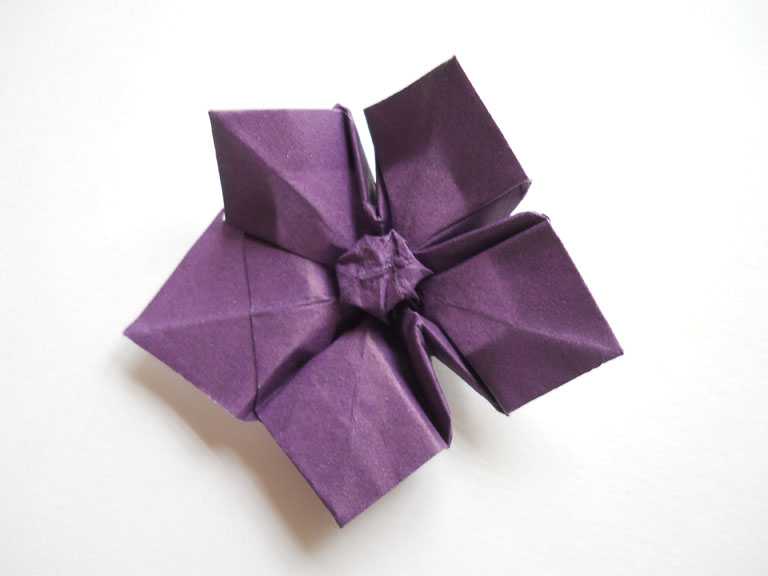 Цветы оригами из бумаги своими руками: поэтапные схемы для начинающих