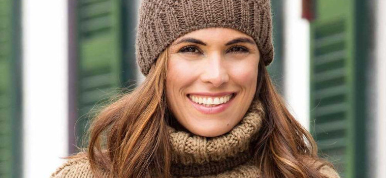 Как связать зимнюю шапку спицами для женщин