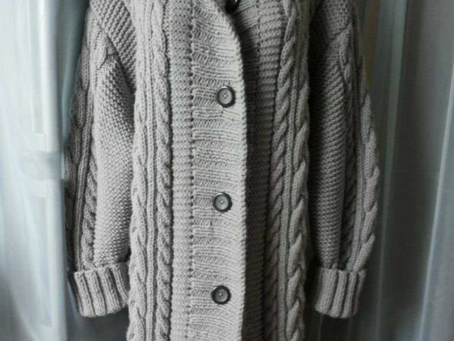 Вязаное пальто спицами - модные и уютные наряды для зимы