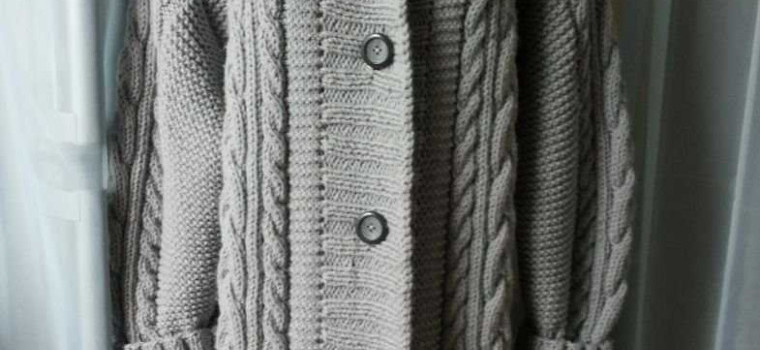 Вязаное пальто спицами - модные и уютные наряды для зимы
