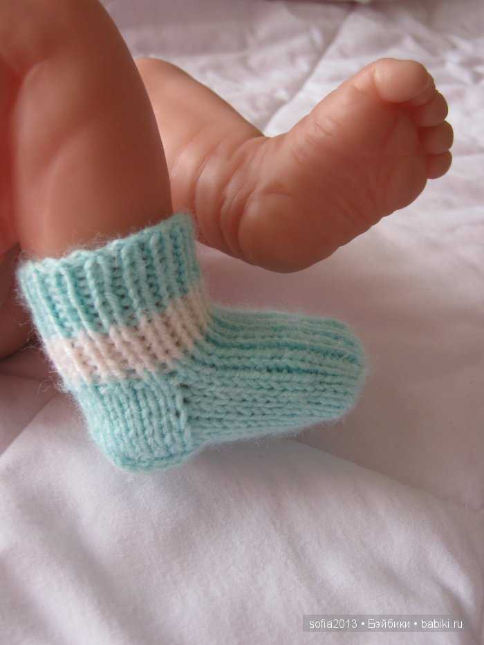 Преимущества вязания носочков для новорожденных