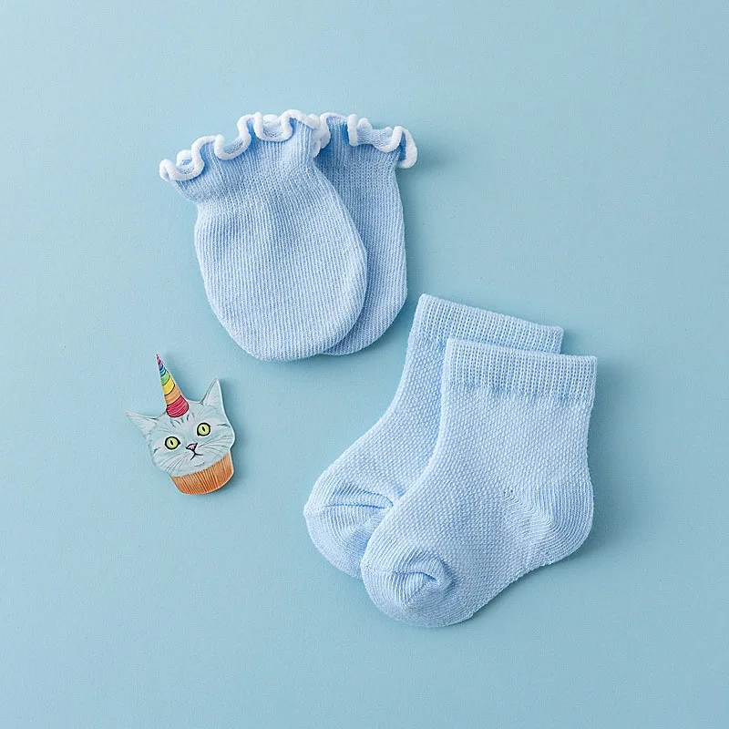 Как выбрать носочки для новорожденного?